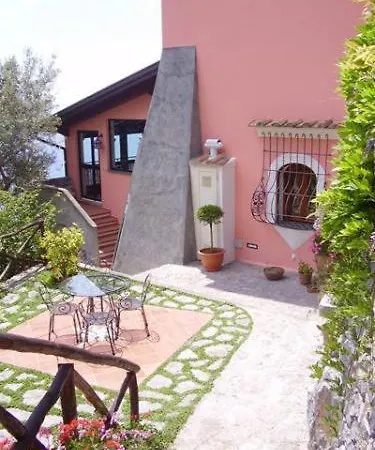 Villamena Nocleg ze śniadaniem 3*