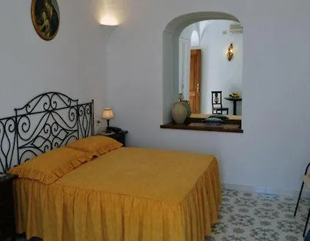 Villamena Nocleg ze śniadaniem 3*