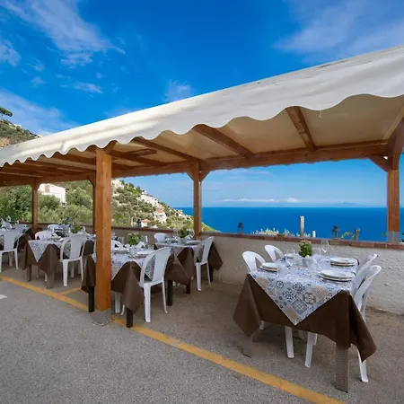Villamena B&B 푸로레