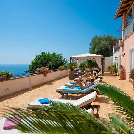 Bed and breakfast Villamena 3*
